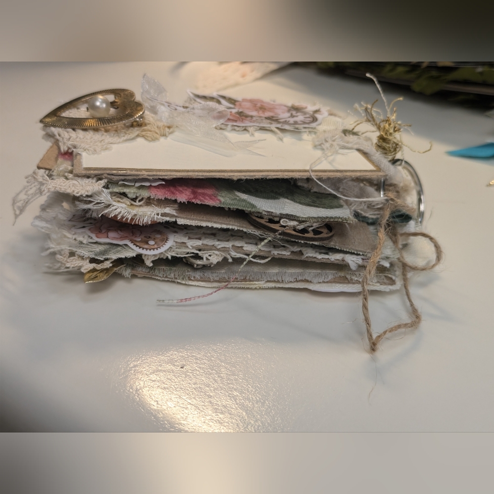 Tag mini scrapbook - Picture 10 of 12